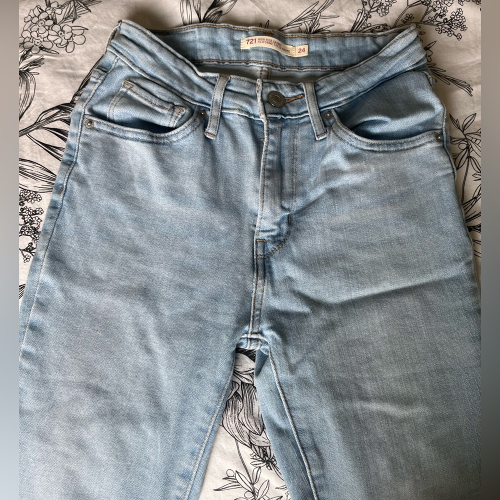Levi’s 721 high rise skinny jeans size 24